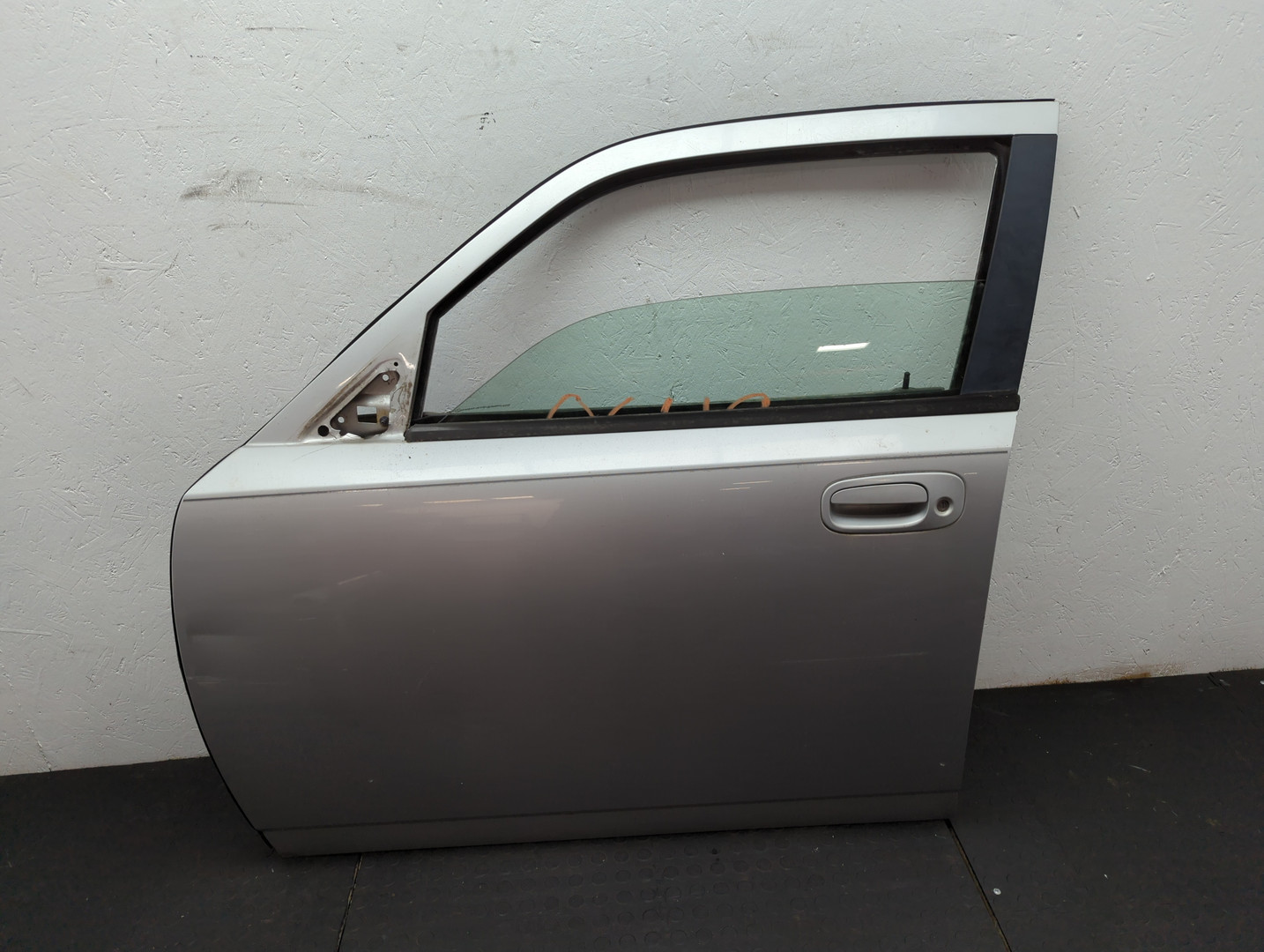Дверь передняя левая
