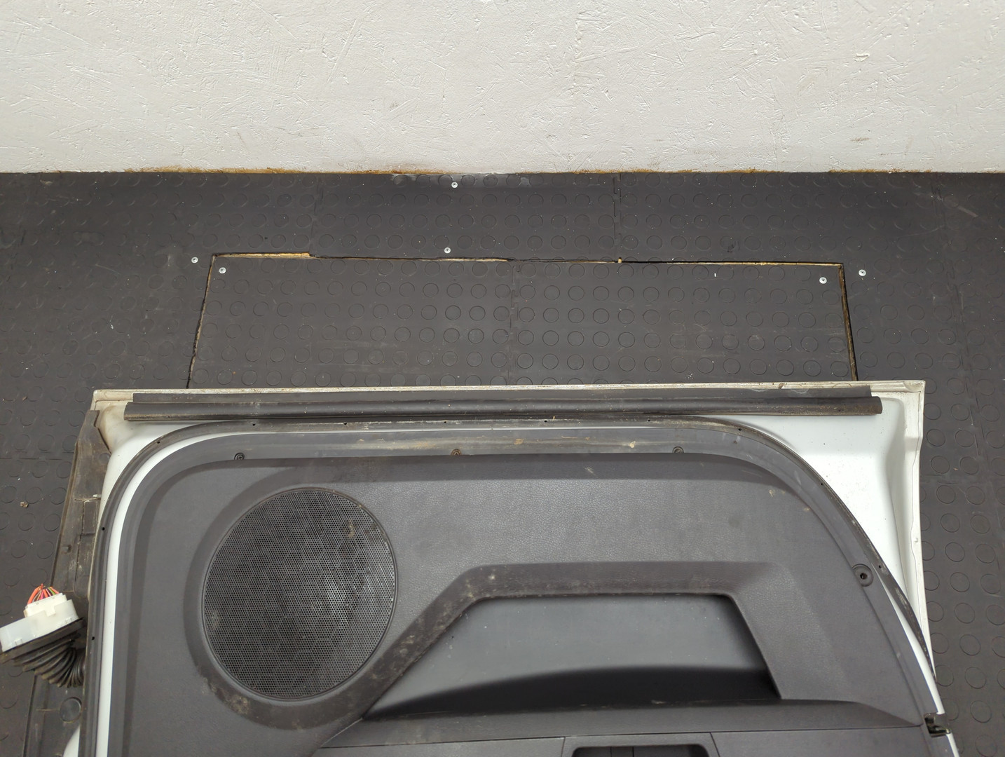 Дверь передняя левая