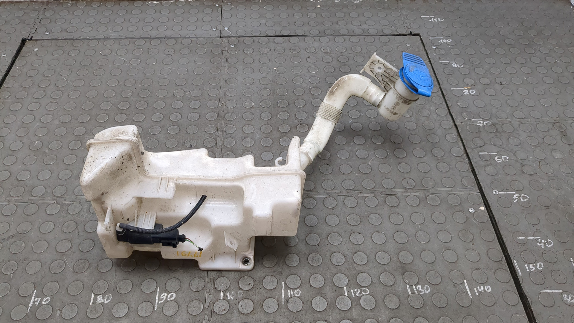 Бачок омывателя лобового стекла