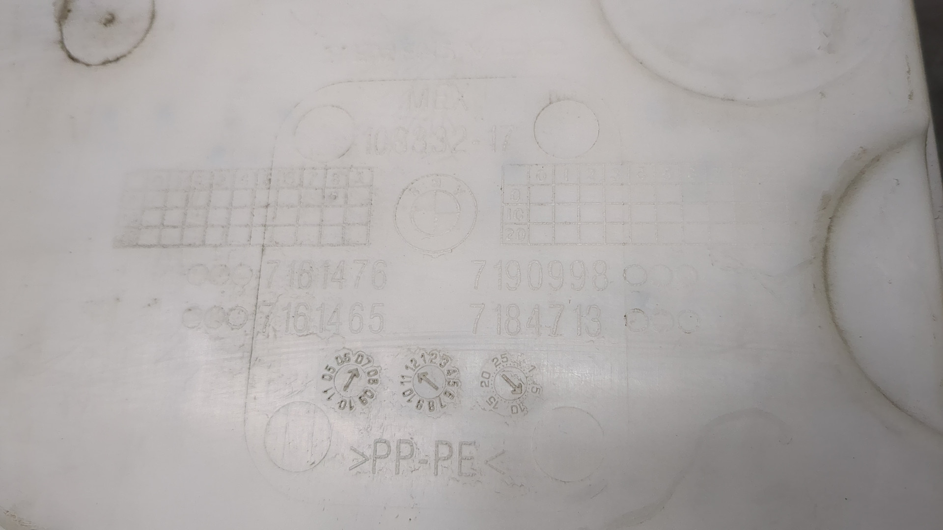 Бачок омывателя лобового стекла