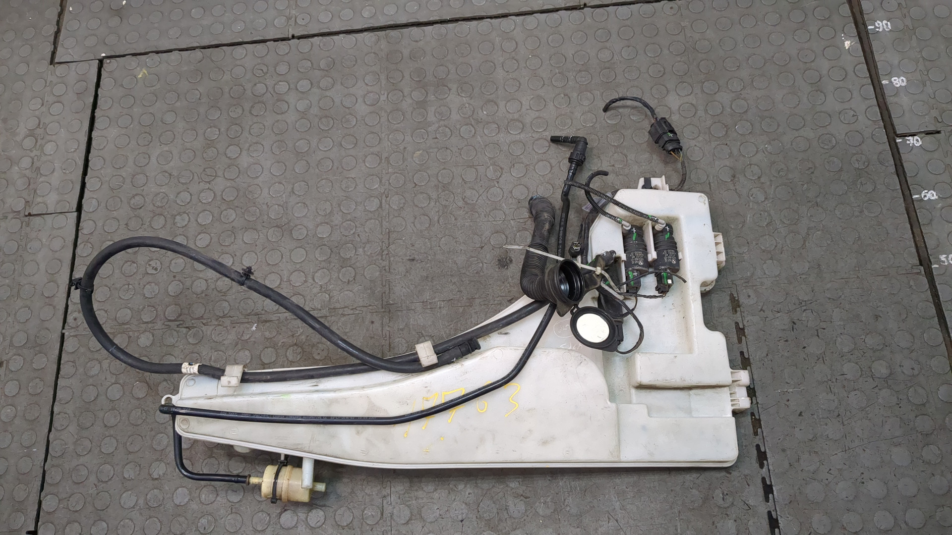 Бачок омывателя лобового стекла