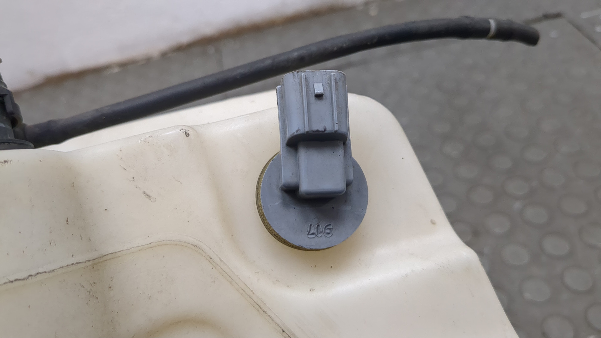 Бачок омывателя лобового стекла