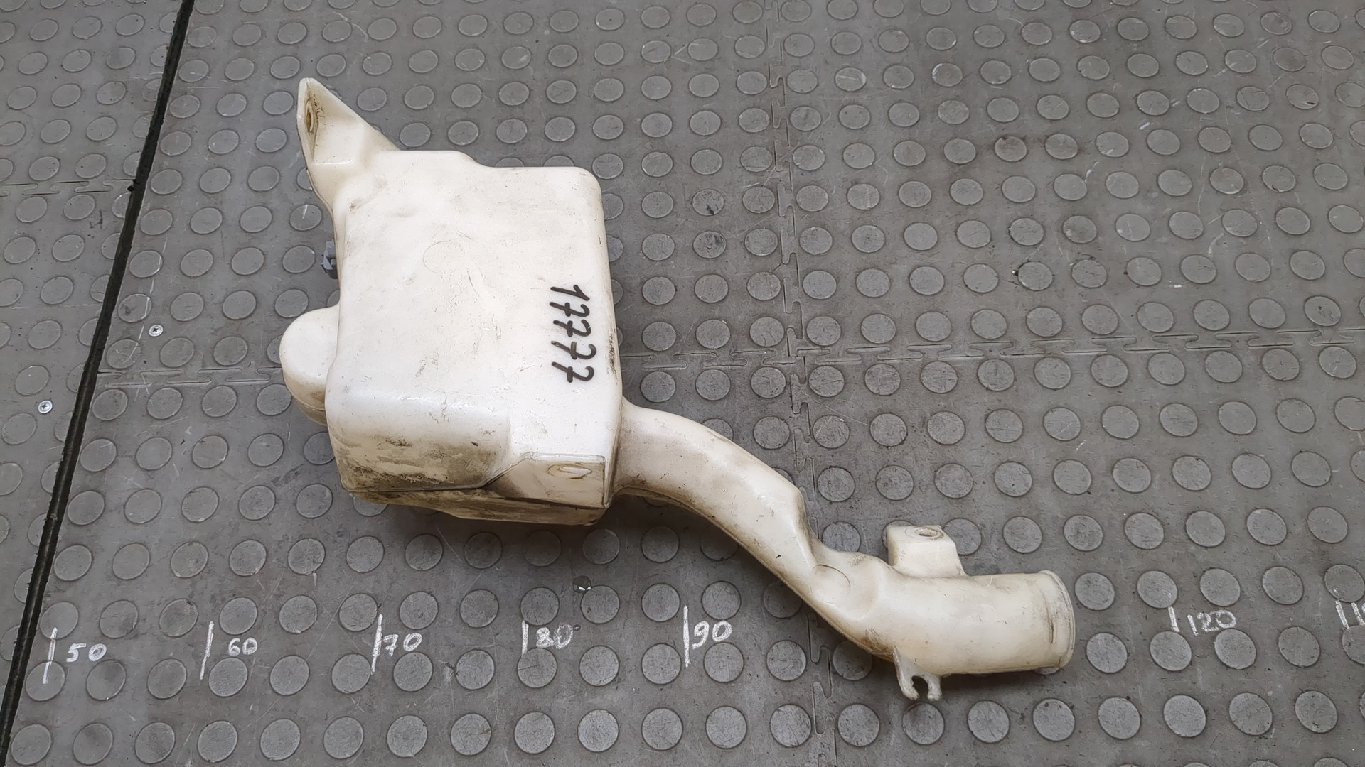 Бачок омывателя лобового стекла