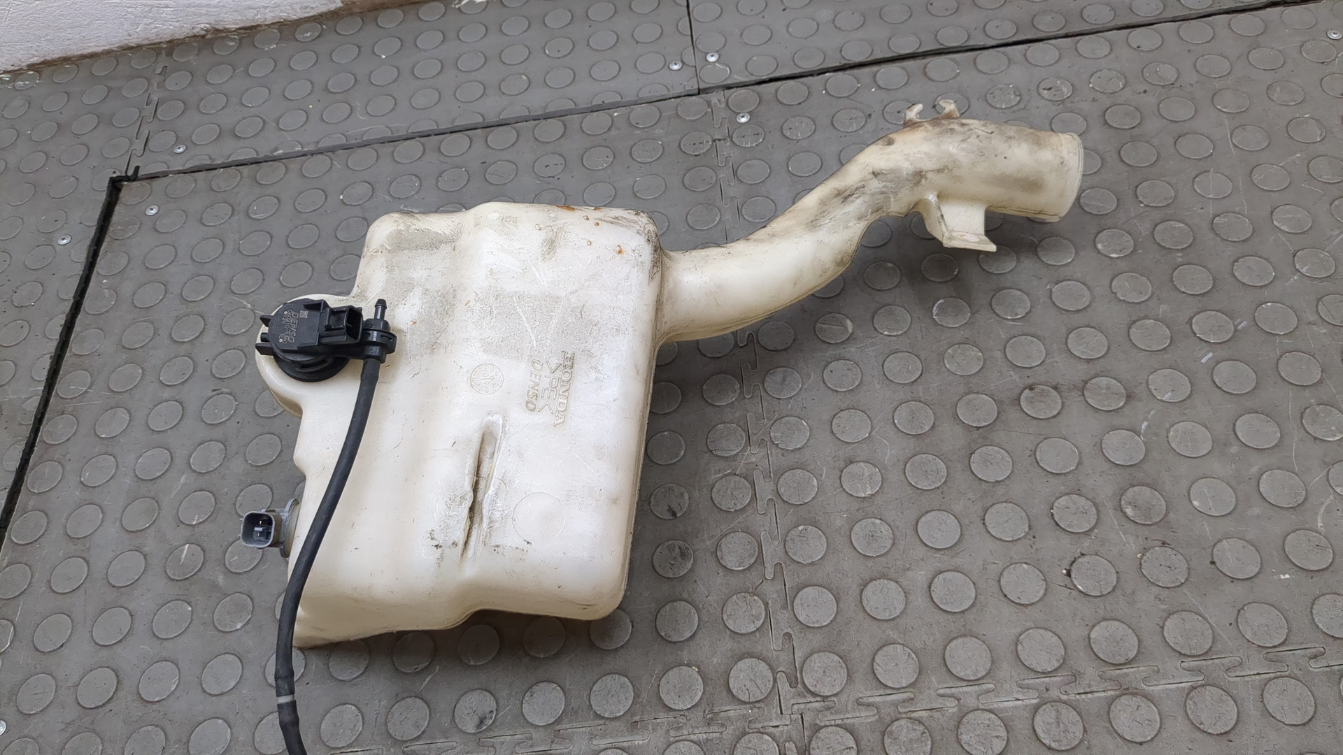 Бачок омывателя лобового стекла