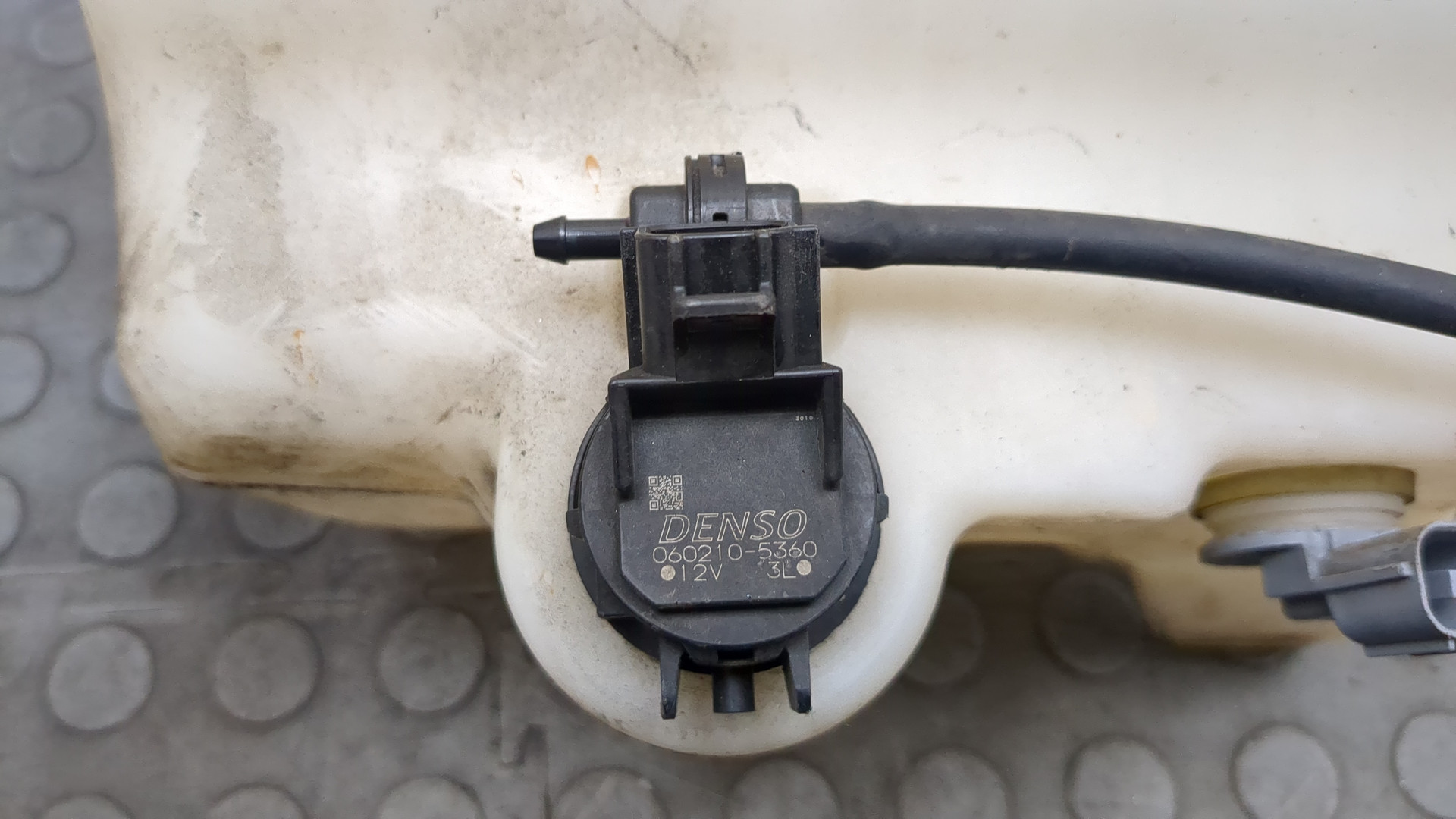 Бачок омывателя лобового стекла