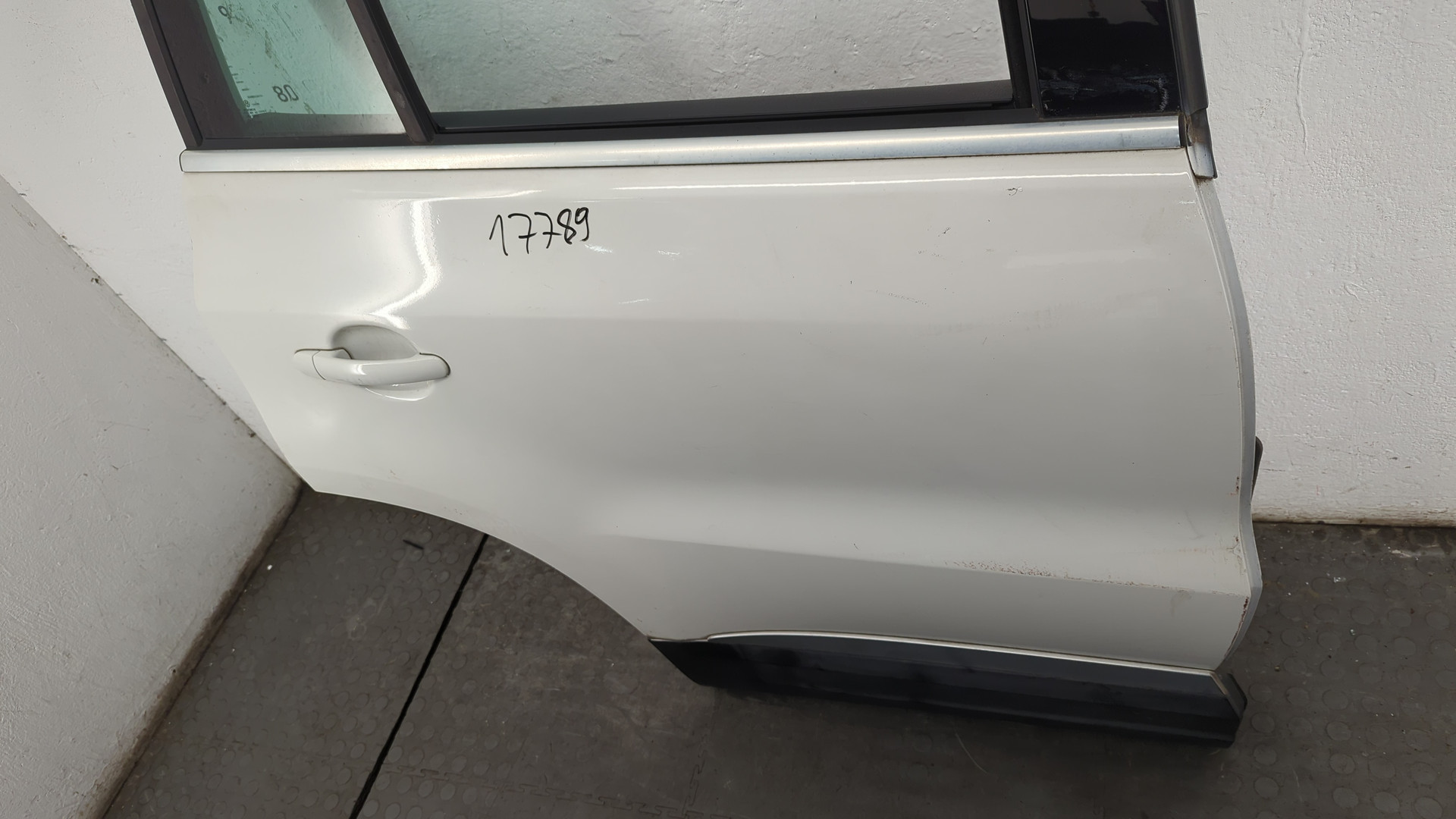 Дверь задняя правая