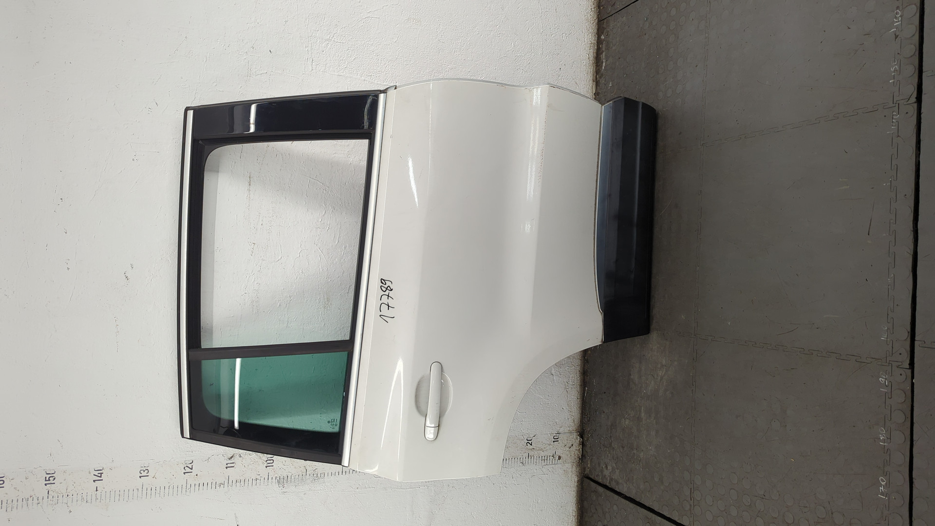 Дверь задняя правая