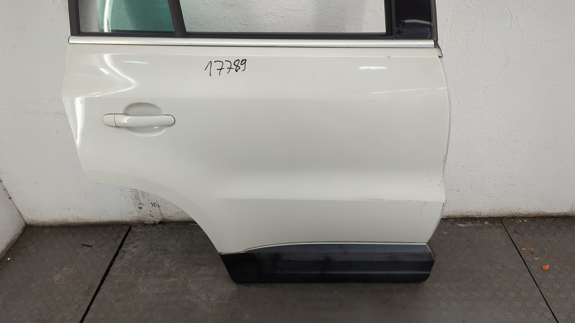 Дверь задняя правая