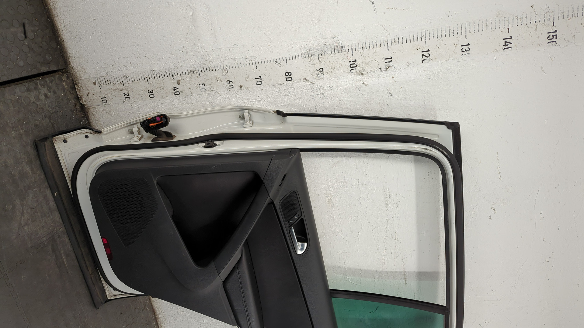 Дверь задняя правая