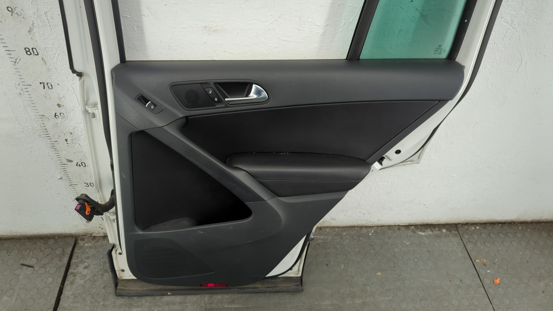 Дверь задняя правая