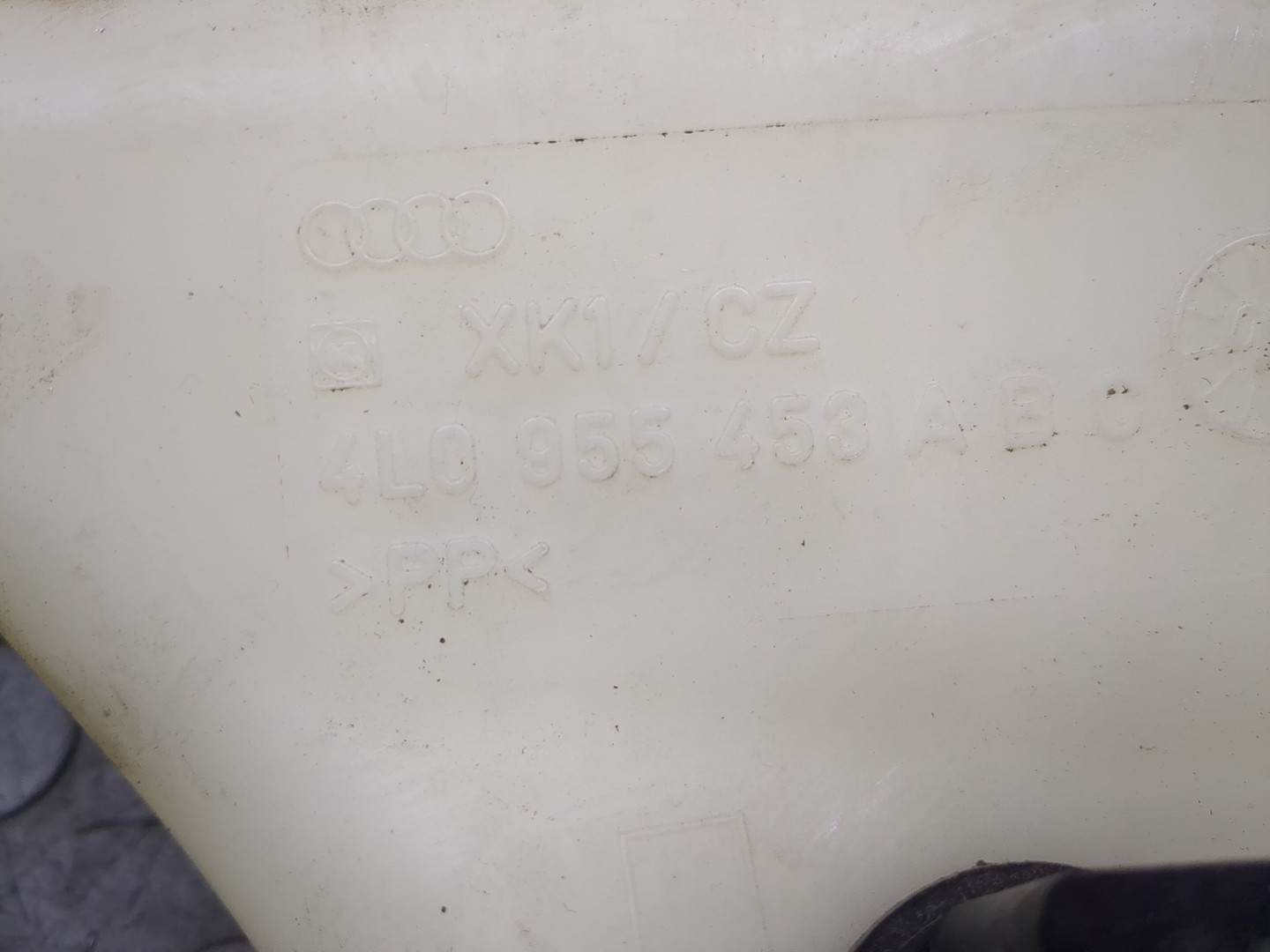 Бачок омывателя лобового стекла