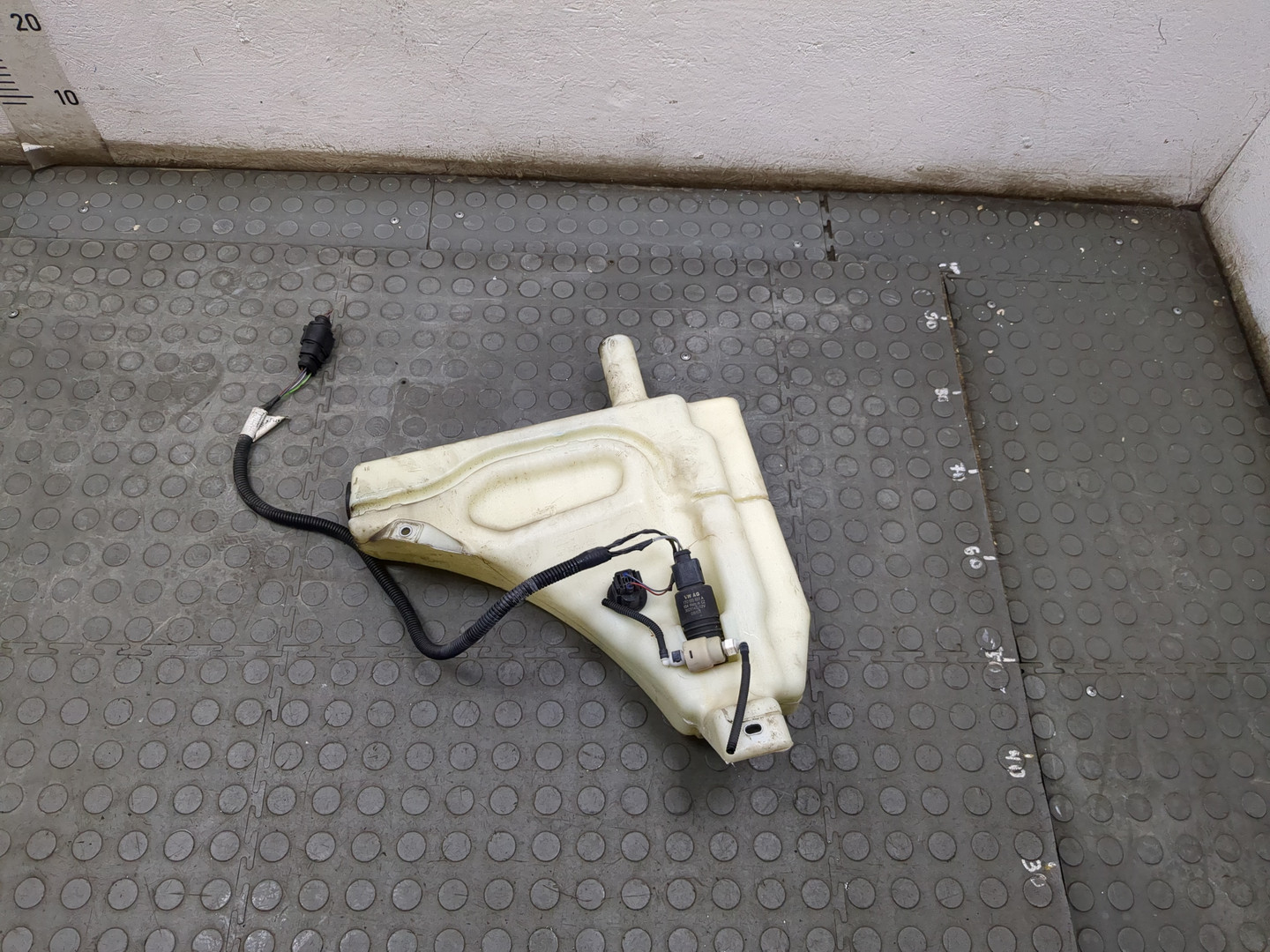 Бачок омывателя лобового стекла