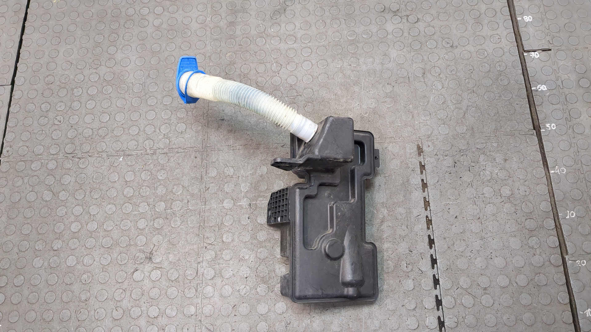 Бачок омывателя лобового стекла