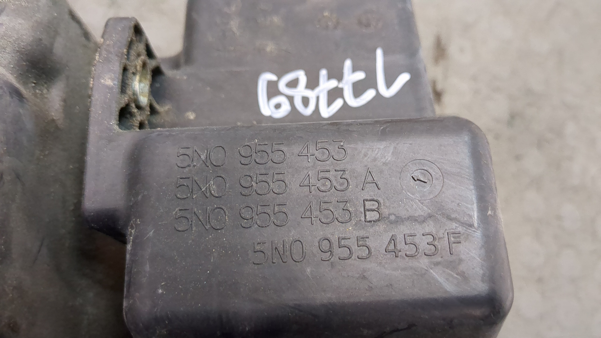 Бачок омывателя лобового стекла