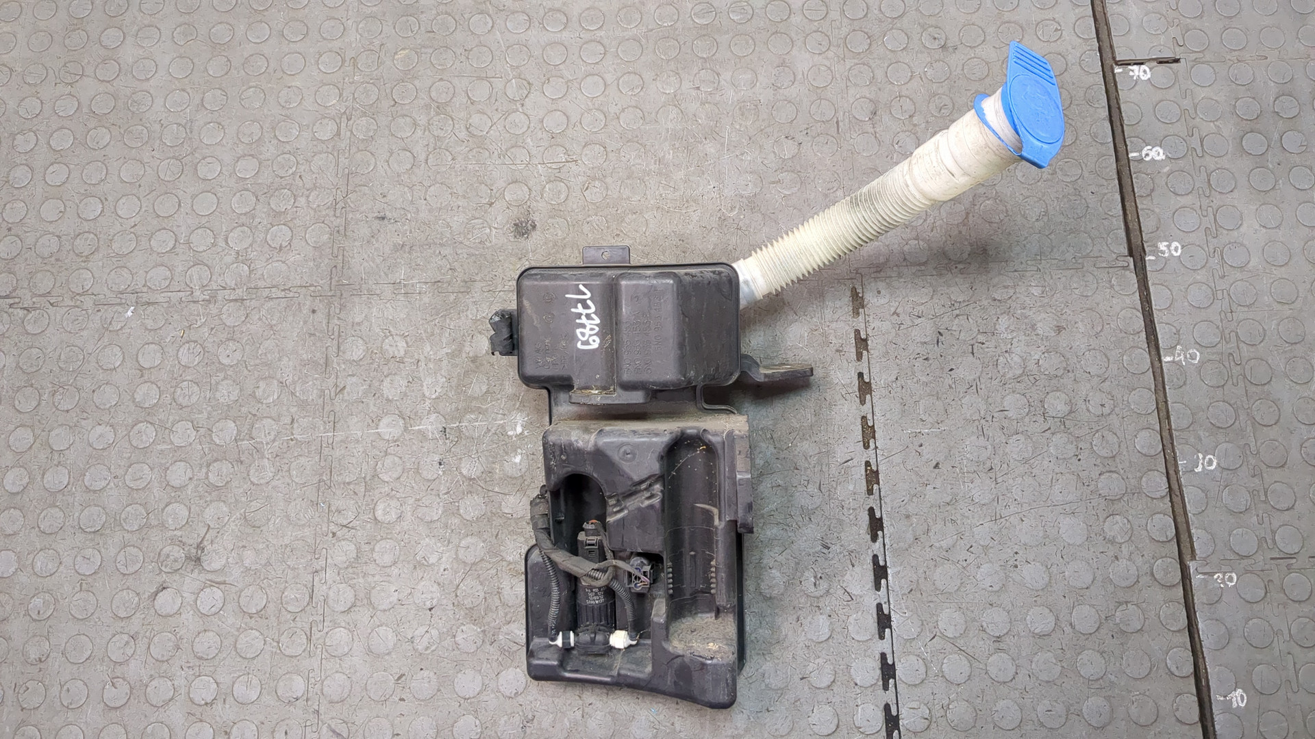 Бачок омывателя лобового стекла