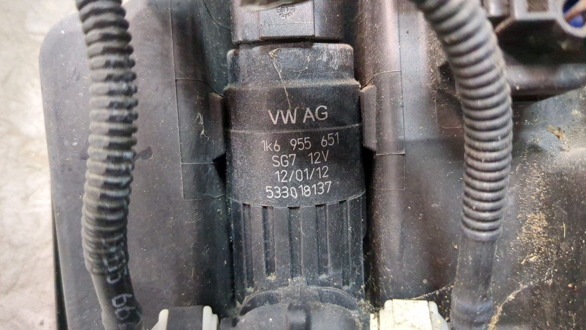 Бачок омывателя лобового стекла