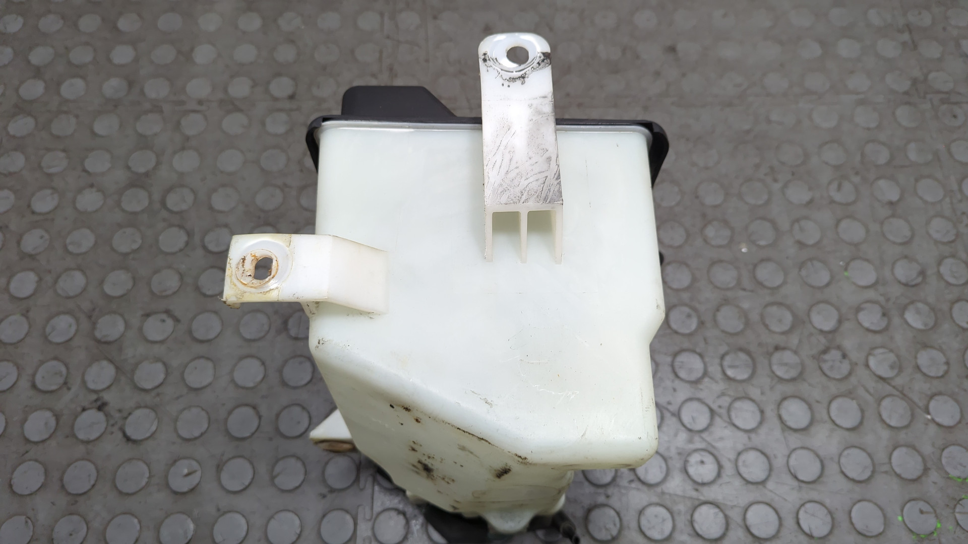 Бачок омывателя лобового стекла