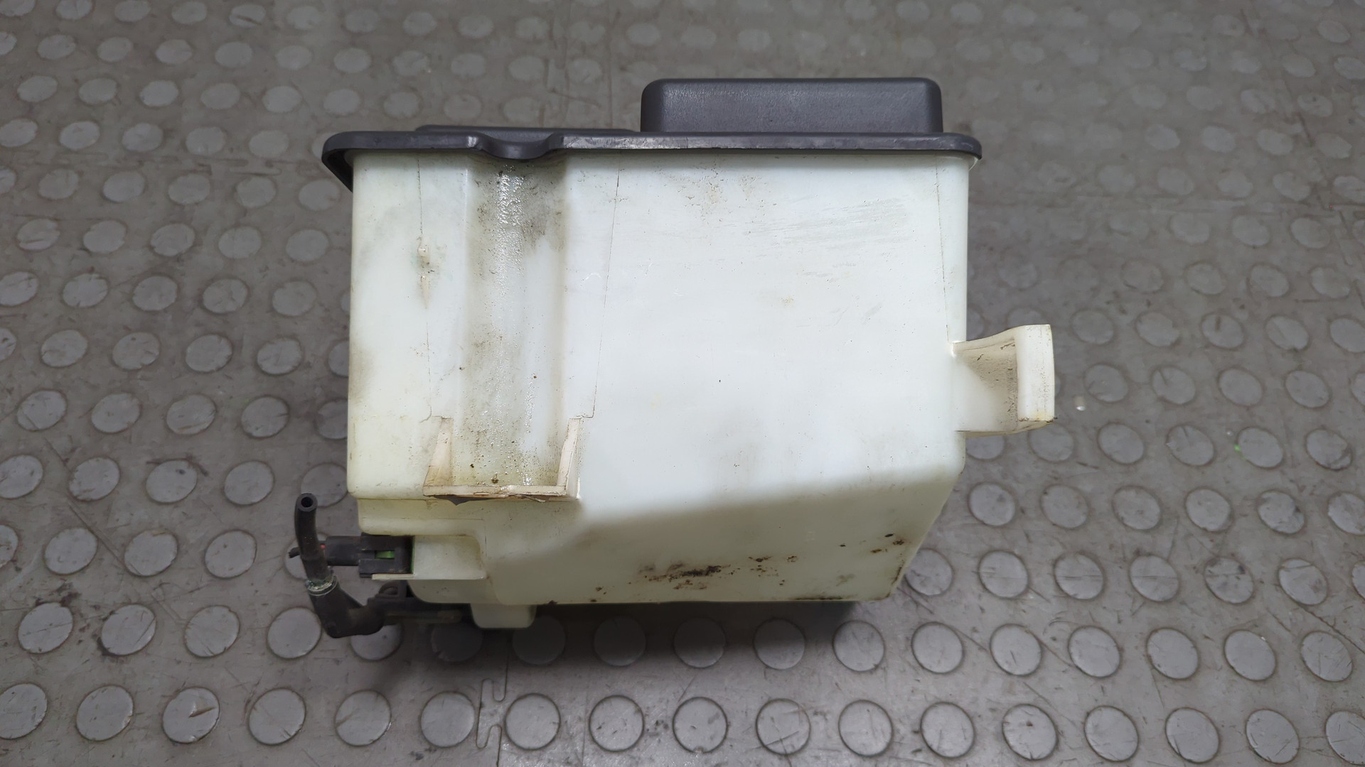 Бачок омывателя лобового стекла