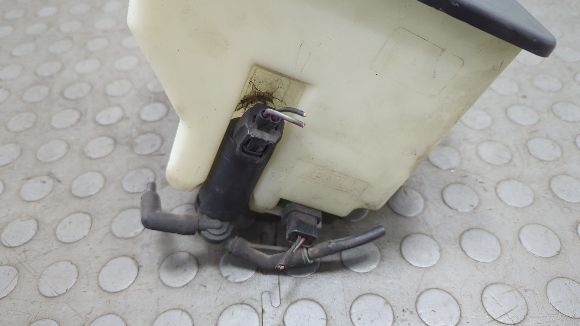 Бачок омывателя лобового стекла