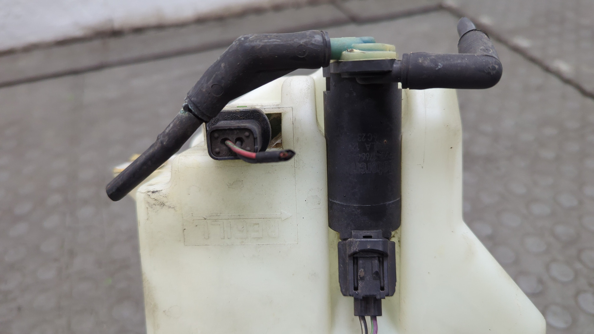 Бачок омывателя лобового стекла