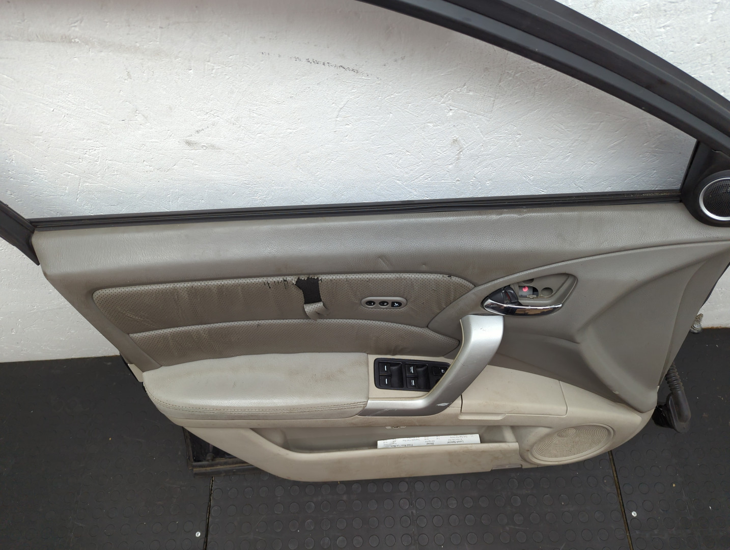 Дверь передняя левая