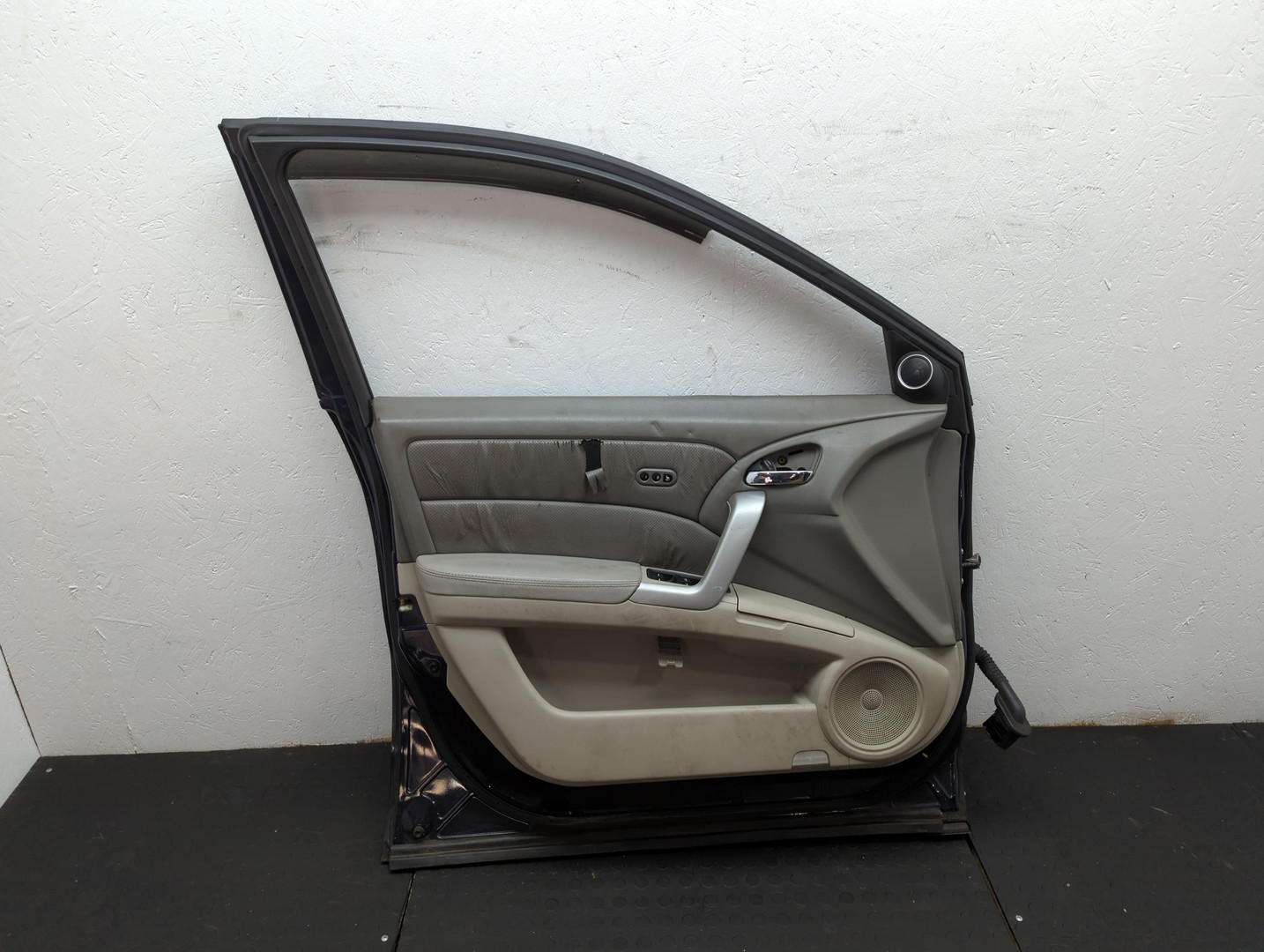 Дверь передняя левая