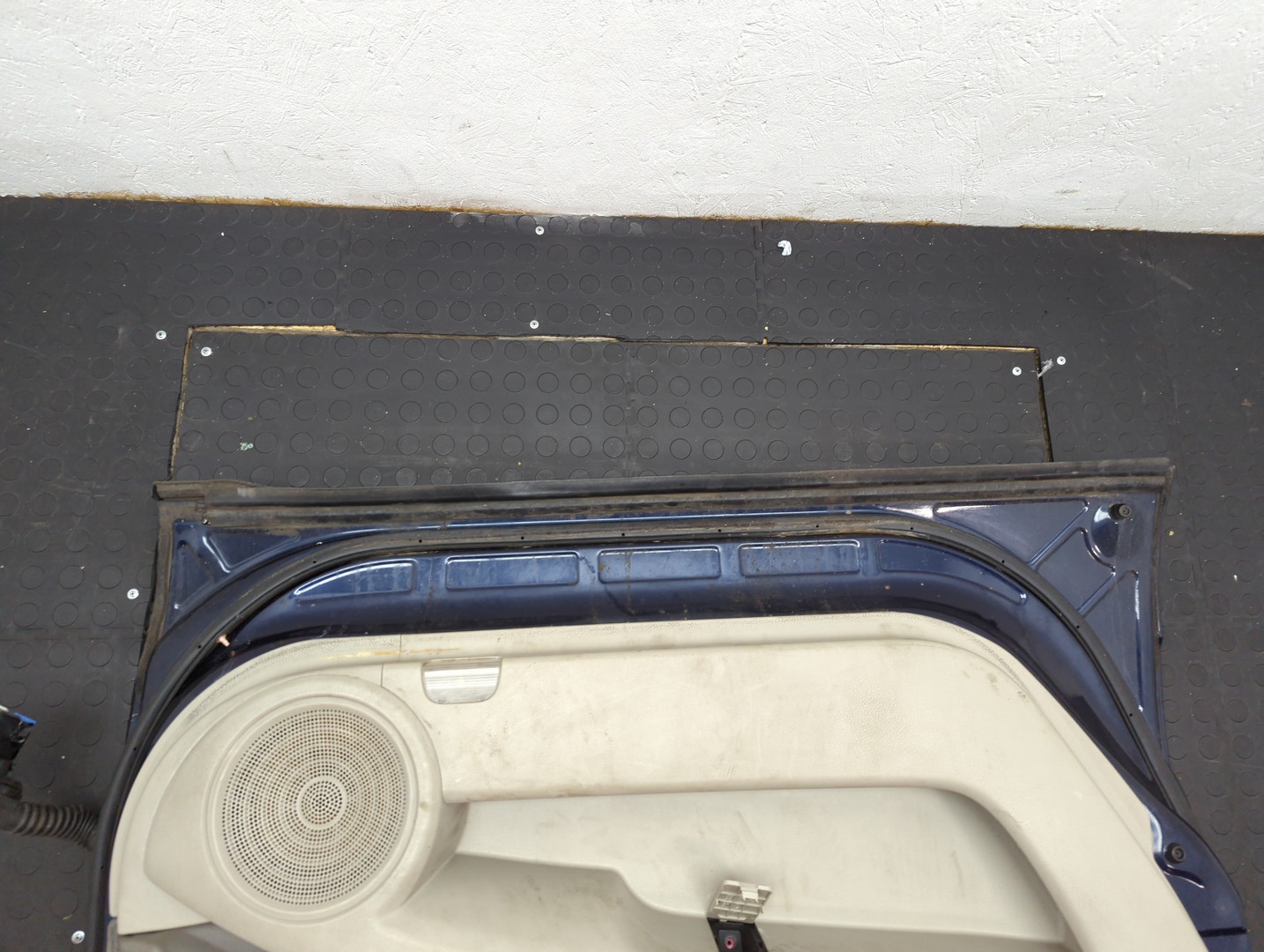 Дверь передняя левая