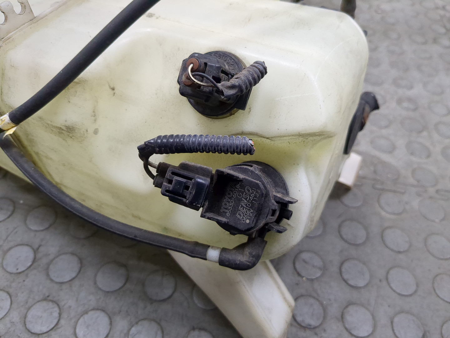 Бачок омывателя лобового стекла