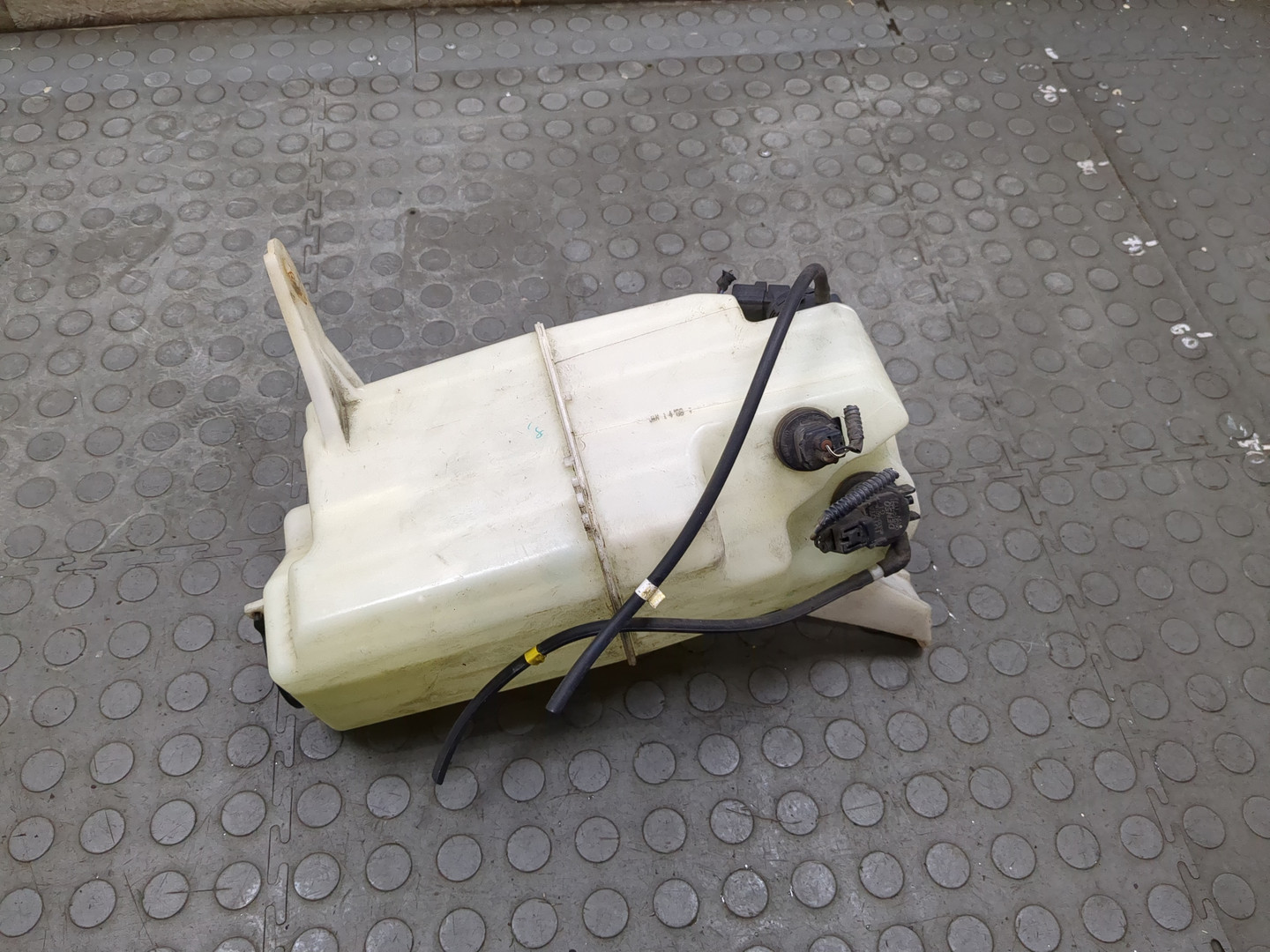 Бачок омывателя лобового стекла