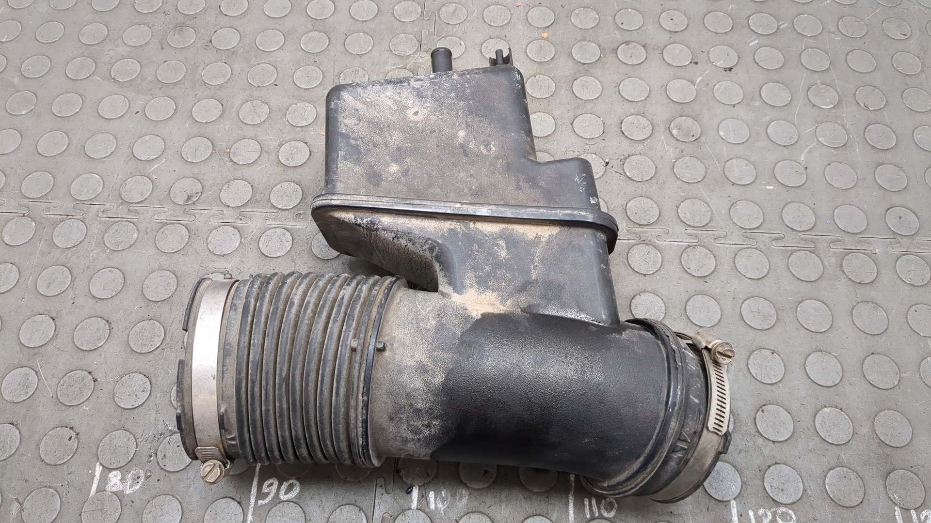 Патрубок воздушного фильтра