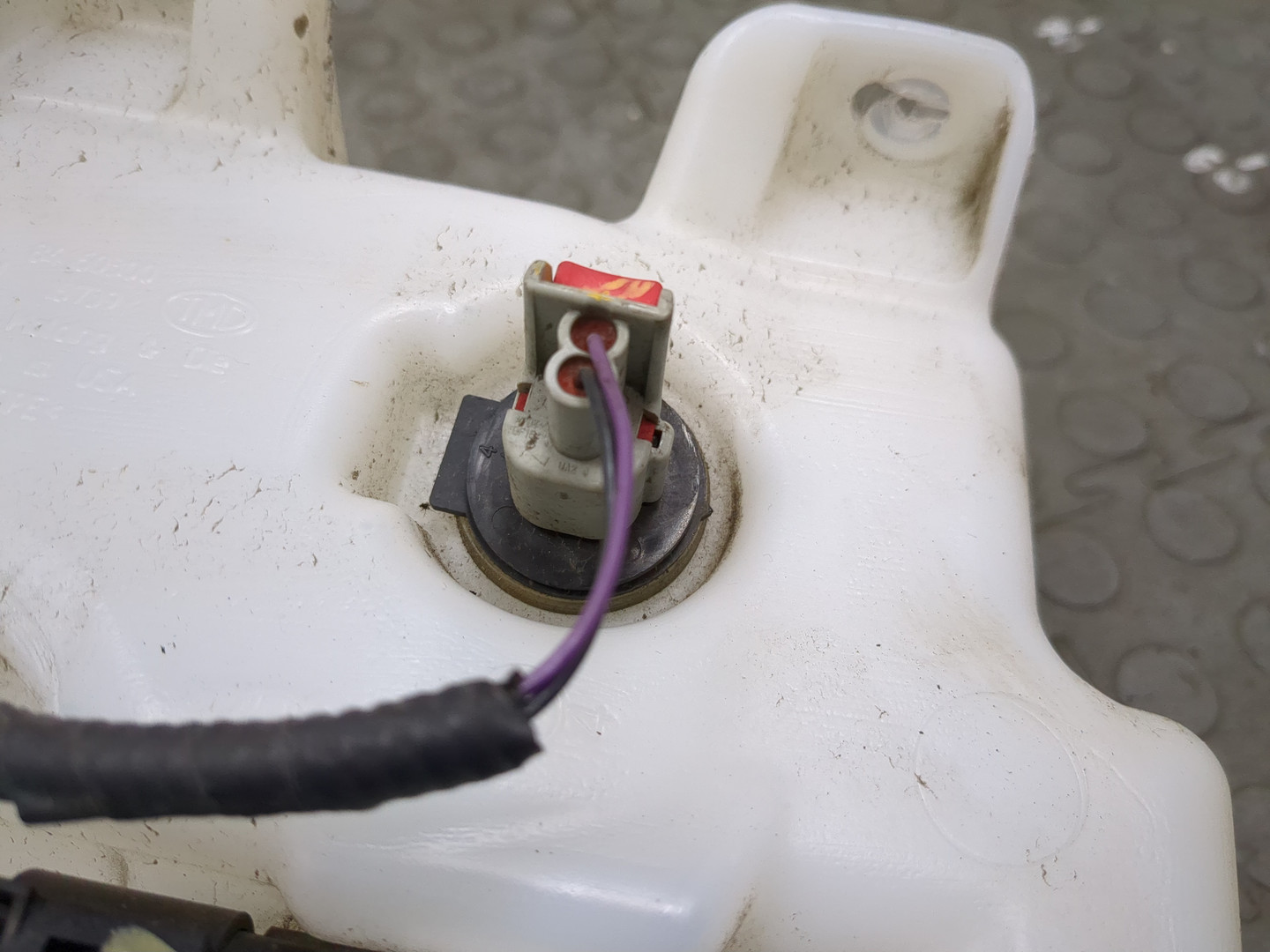 Бачок омывателя лобового стекла