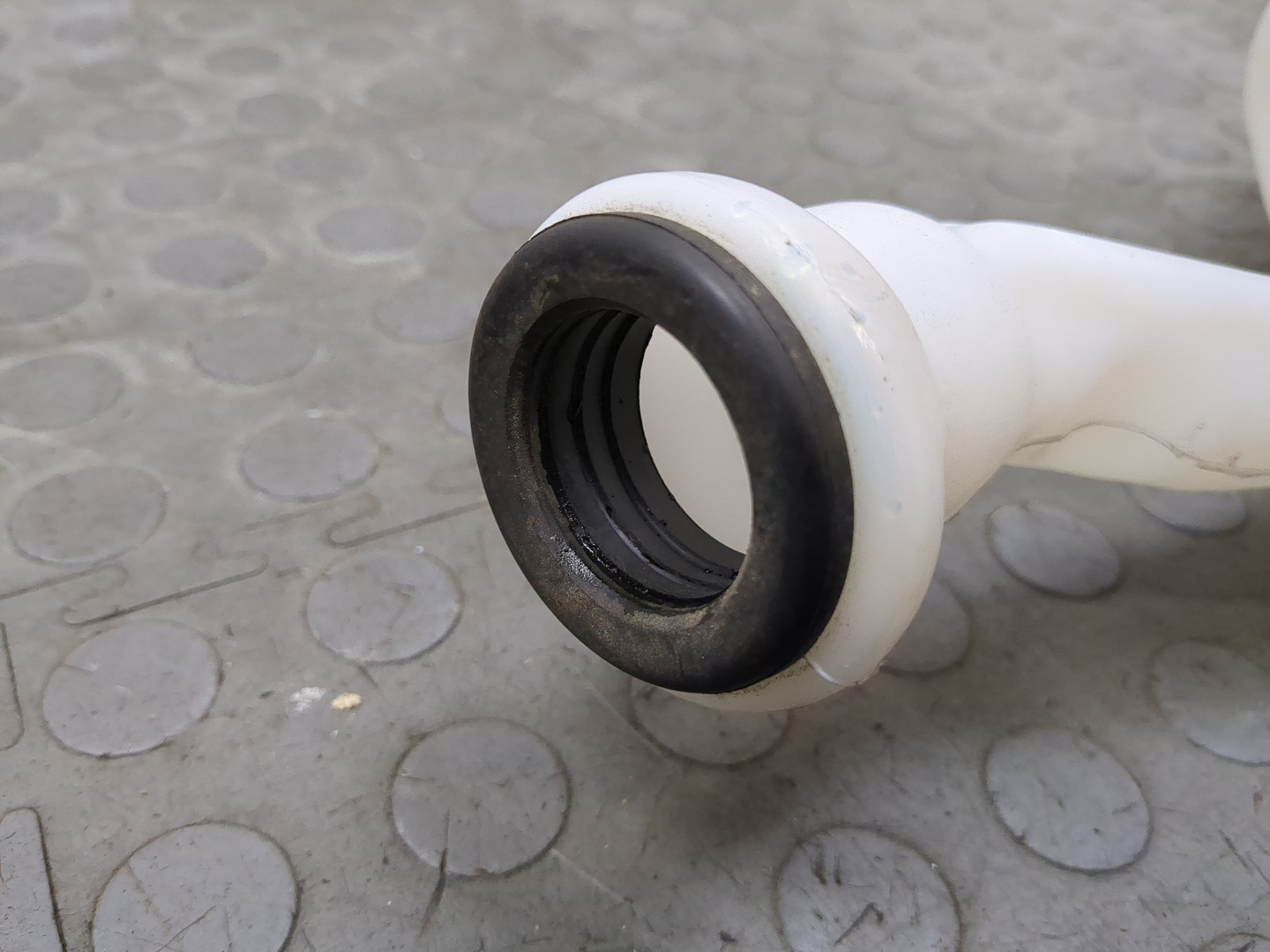 Бачок омывателя лобового стекла