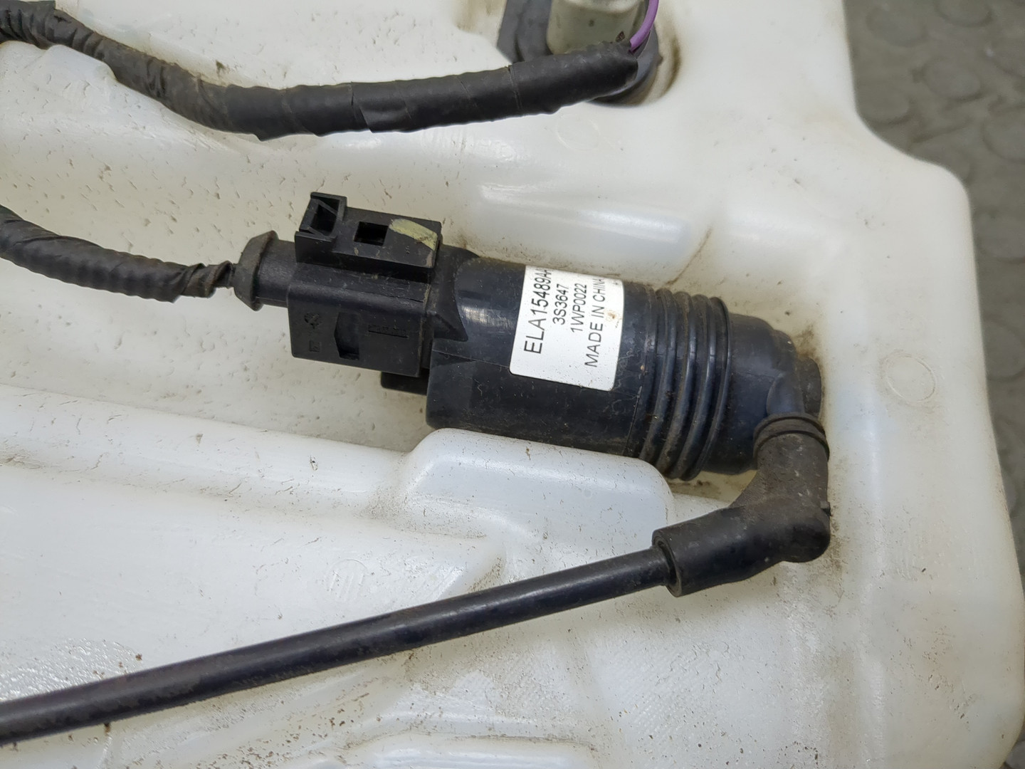 Бачок омывателя лобового стекла