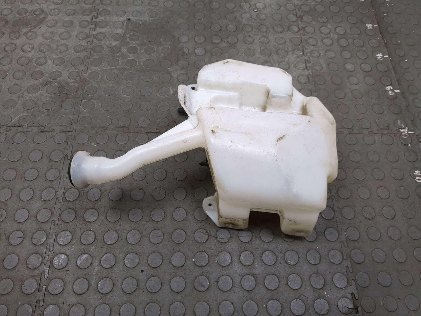 Бачок омывателя лобового стекла