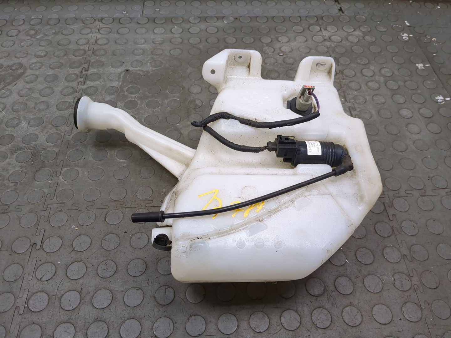 Бачок омывателя лобового стекла