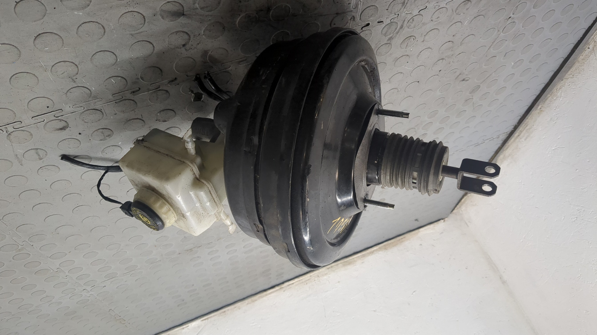 Цилиндр тормозной главный