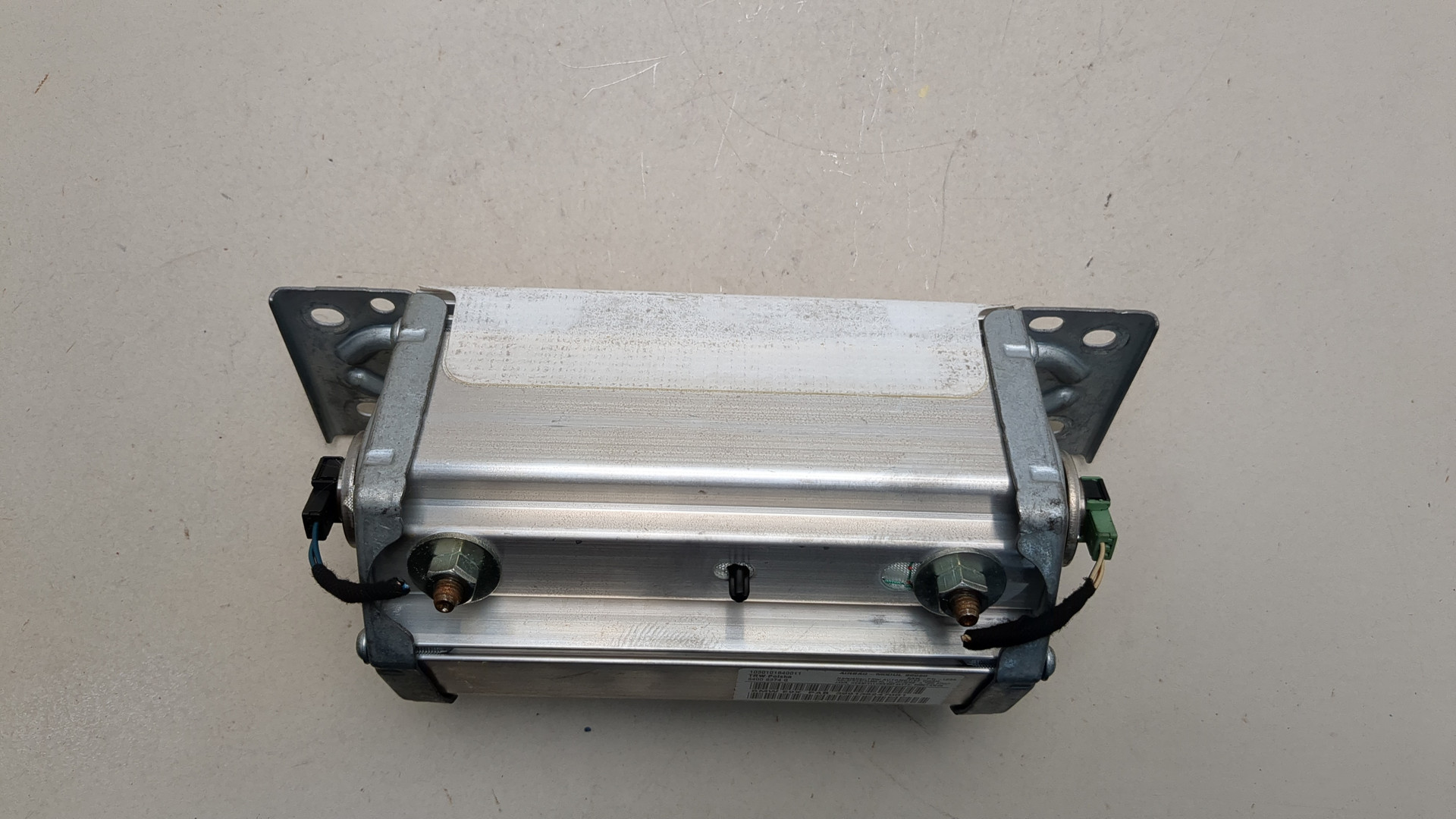 Подушка безопасности пассажирская (в торпедо)