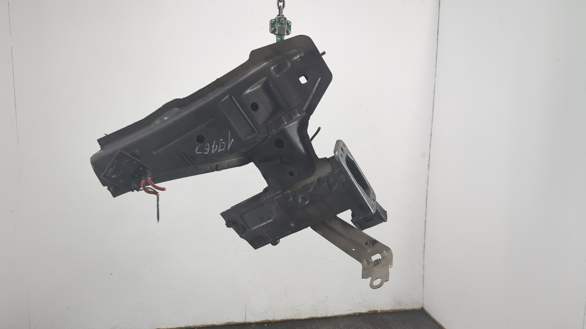 Лонжерон передний левый