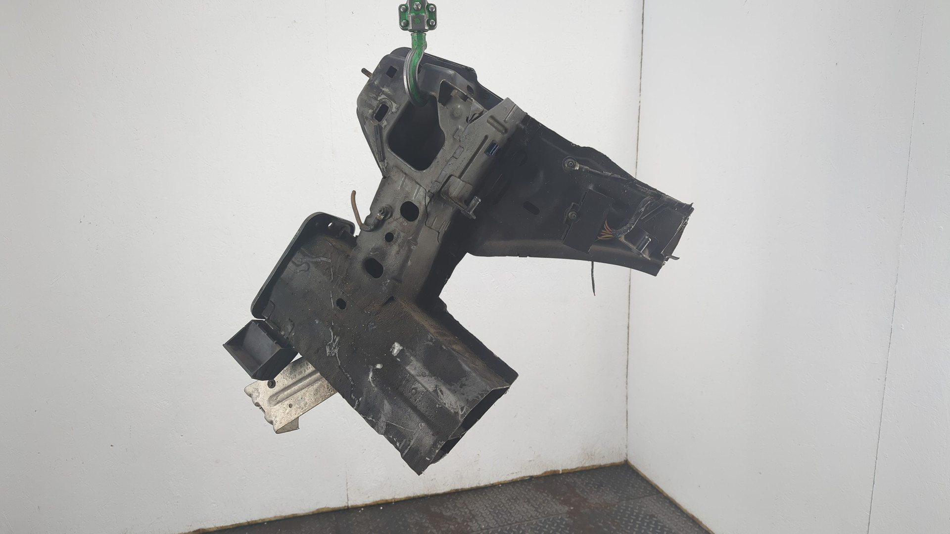 Лонжерон передний левый