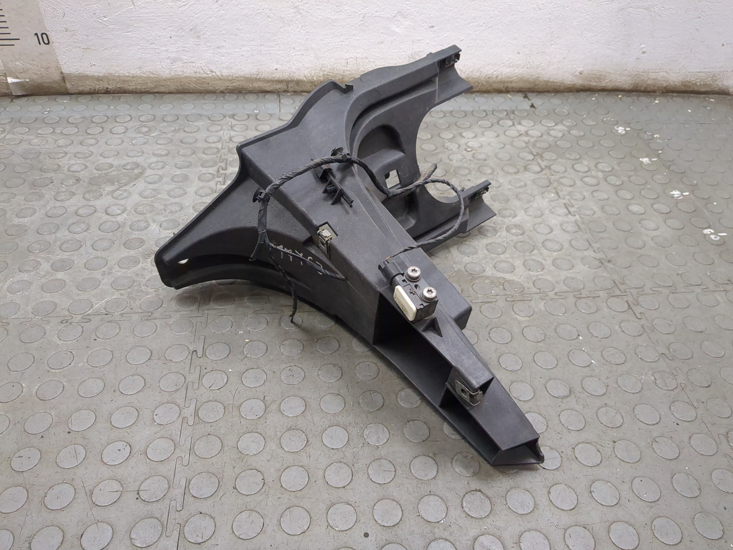 Кронштейн фар левый