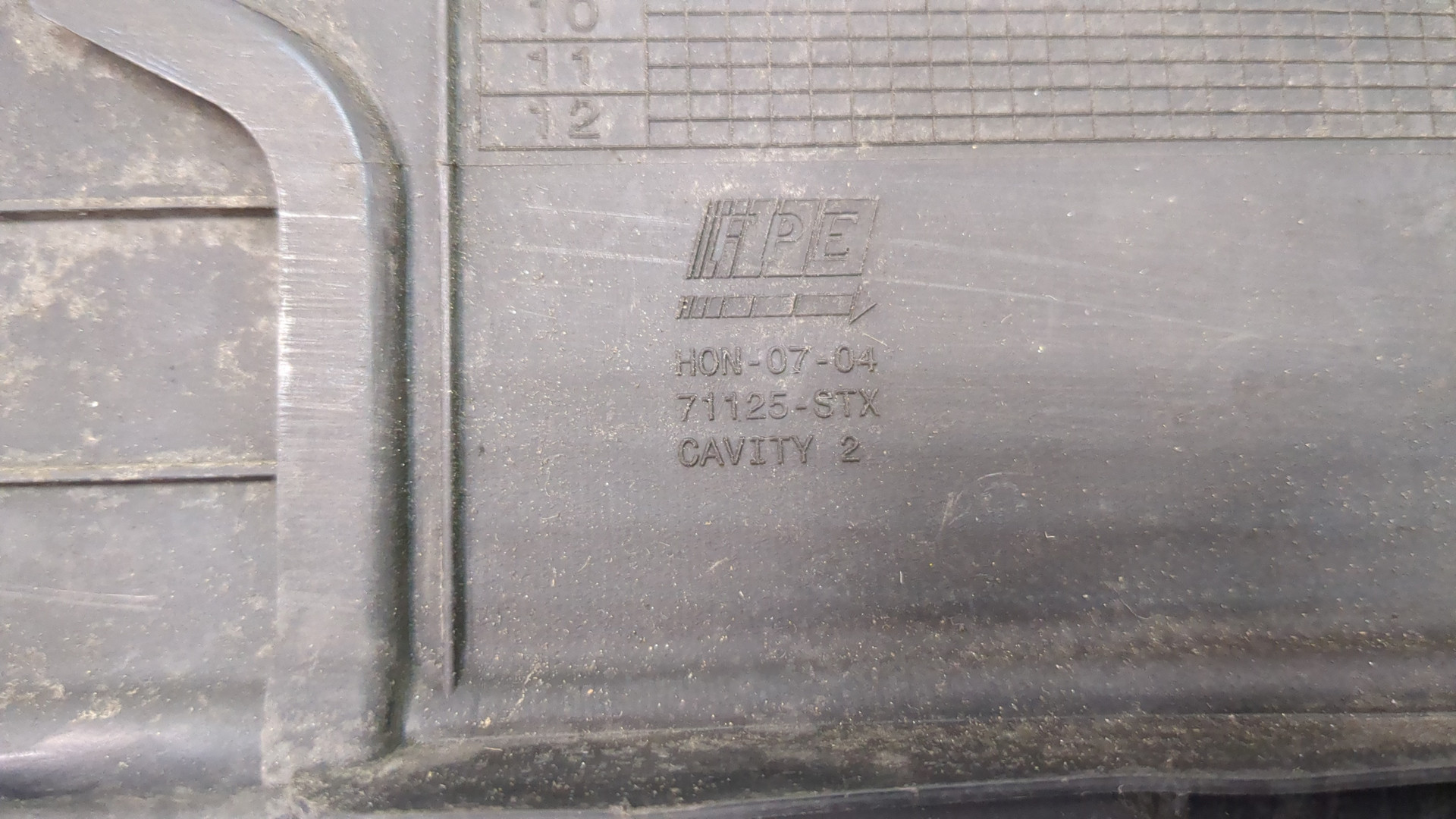 Кожух замка капота