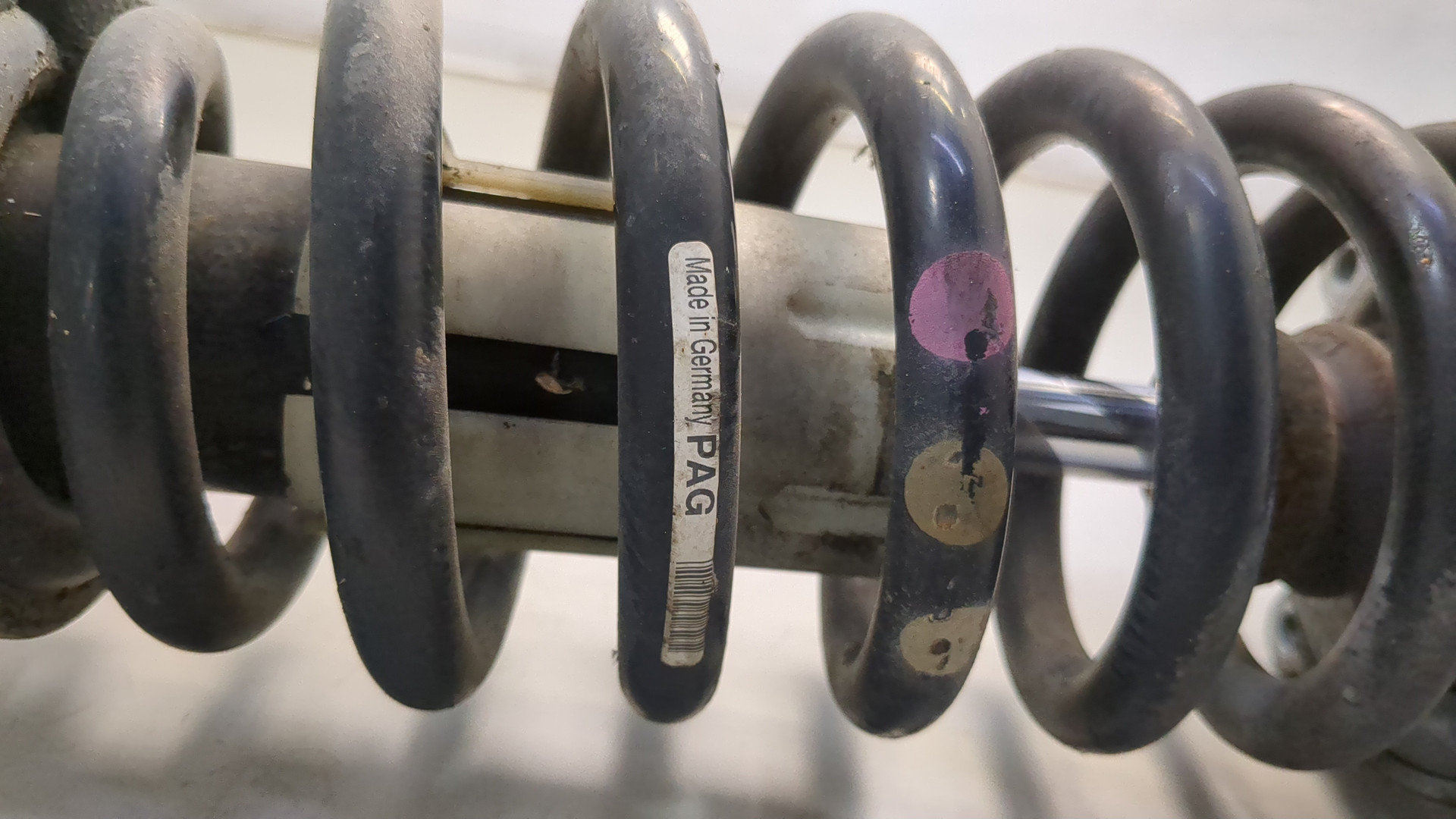 Амортизатор передний правый