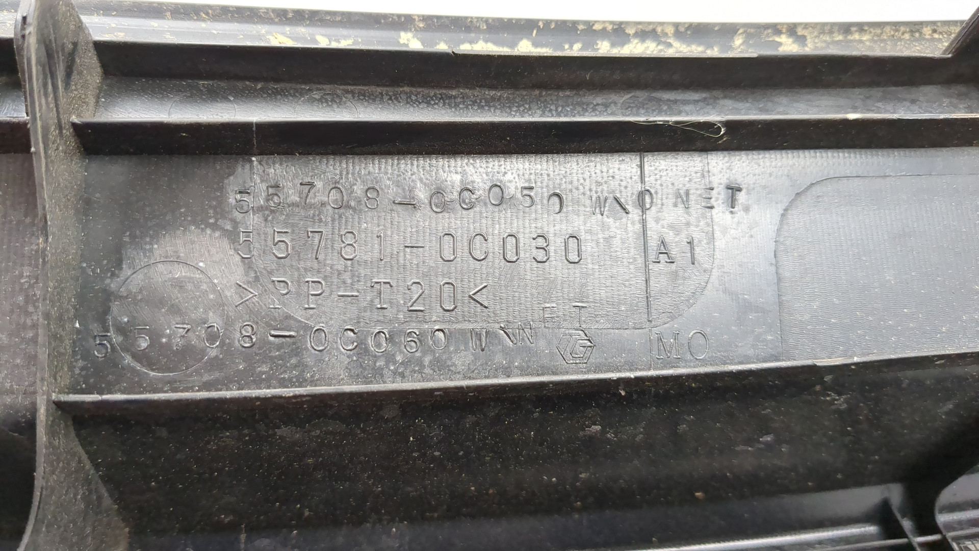 Решетка стеклоочистителей (Жабо)