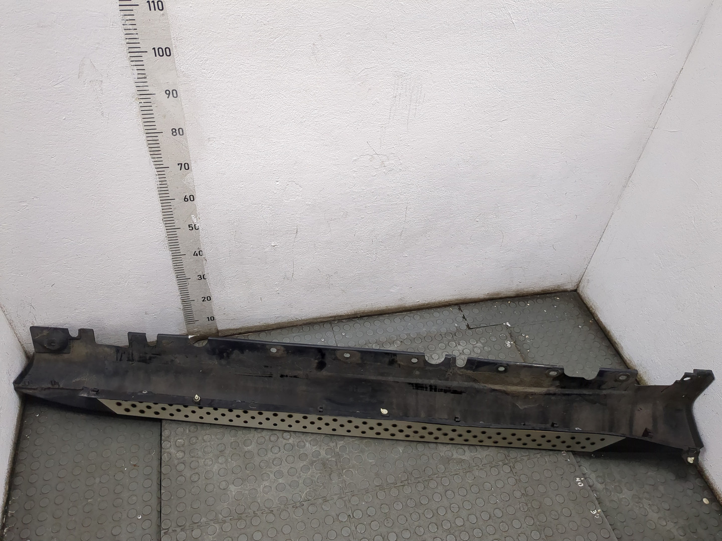 Подножка левая