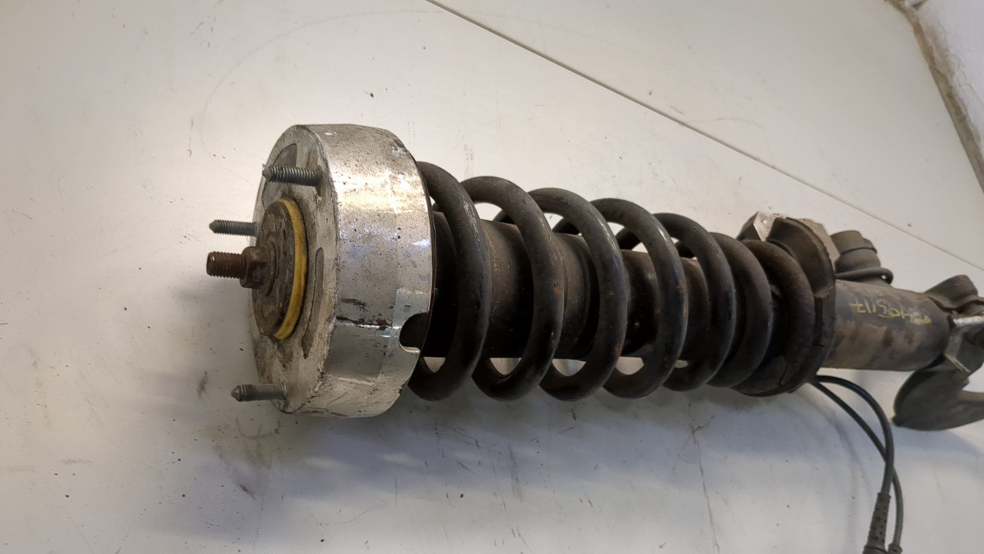 Амортизатор передний правый