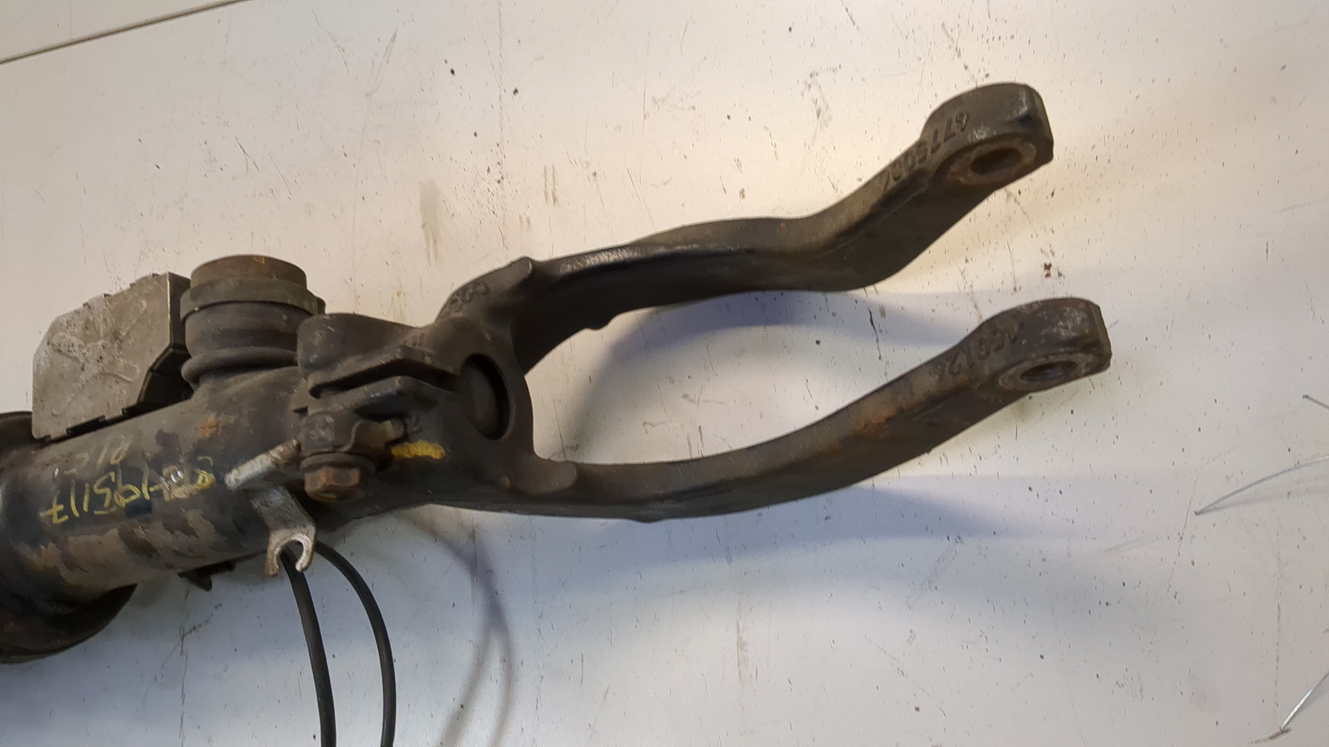 Амортизатор передний правый