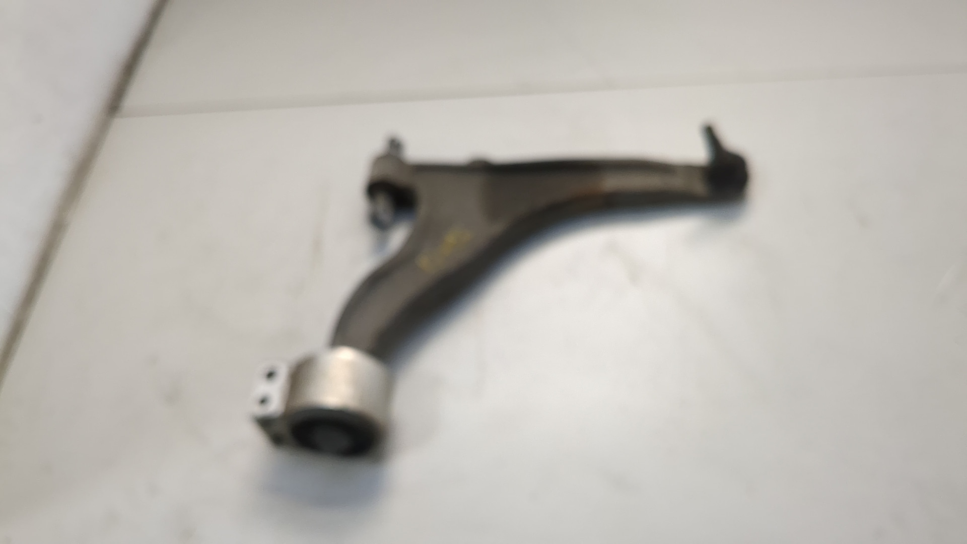 Рычаг передний правый