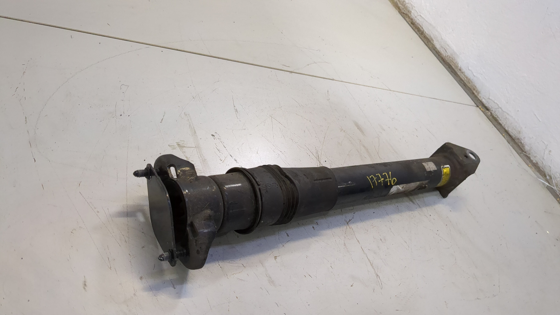 Амортизатор задний (стойка)