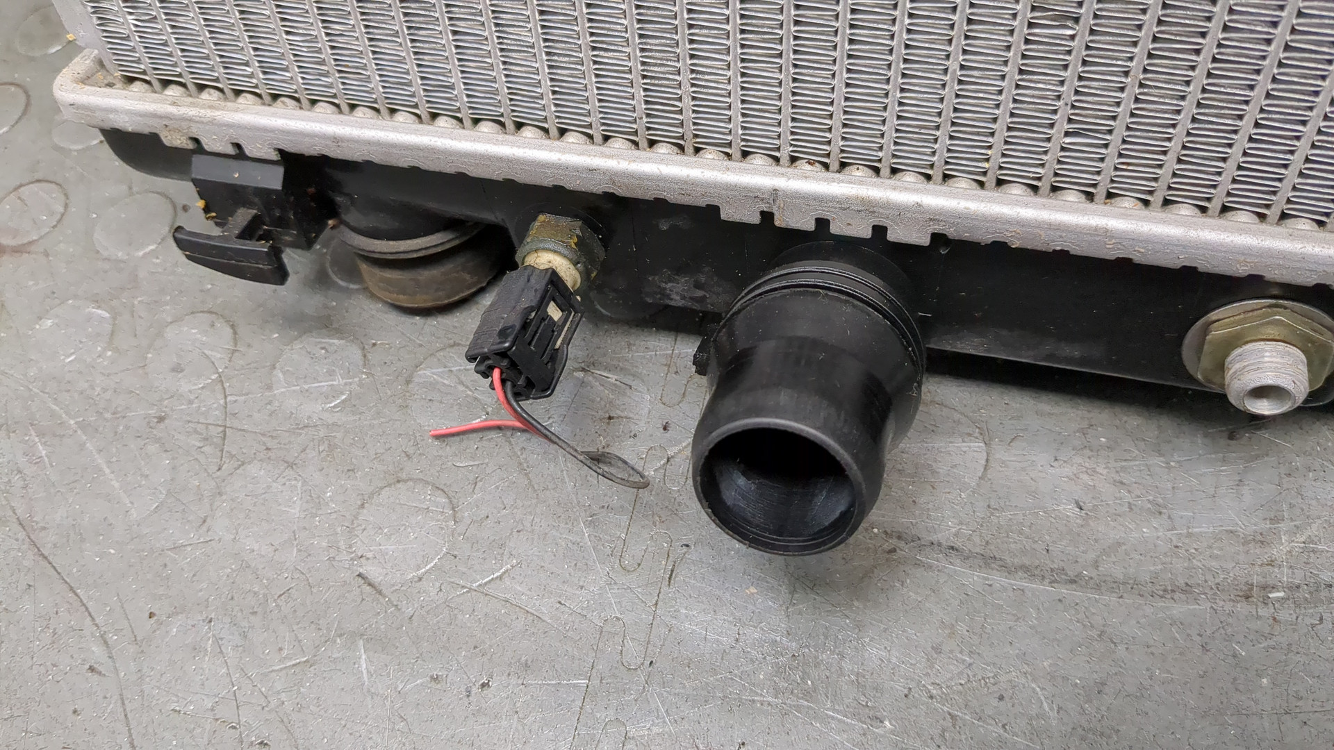 Радиатор охлаждения двигателя основной