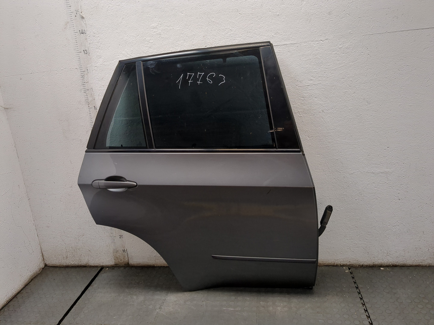 Дверь задняя правая